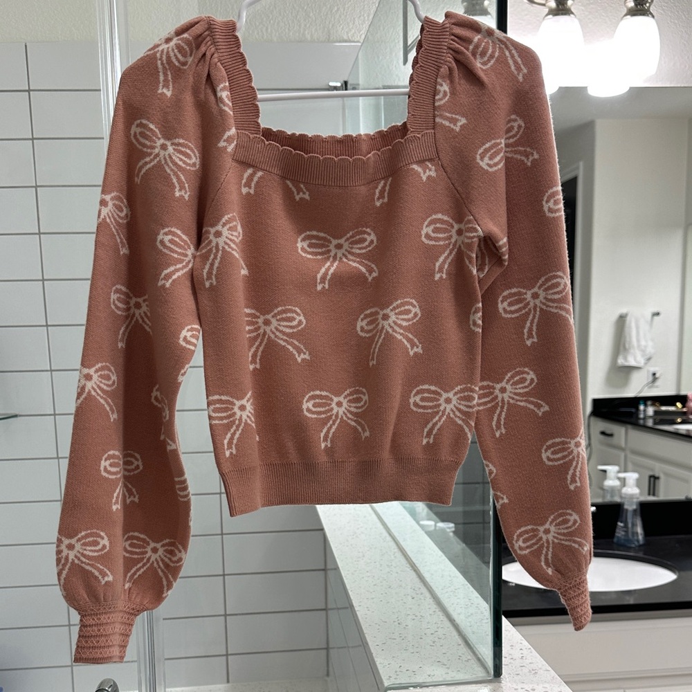 Chic Bow-Patterned Women's Sweater - image 1